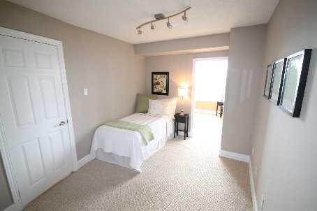 uph11 - 550 Webb Dr, Condo with 2 bedrooms, 2 bathrooms and 2 parking in Mississauga ON | Image 2