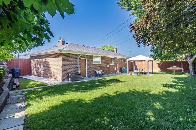 24 Roseglen Cres, House detached with 3 bedrooms, 2 bathrooms and 6 parking in Toronto ON | Image 33