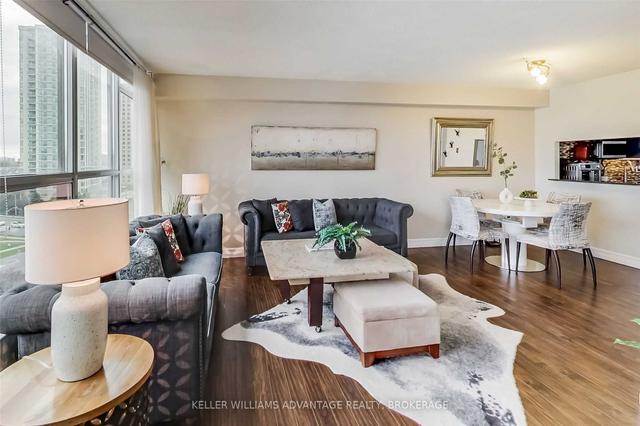 809 - 2365 Kennedy Rd, Condo with 3 bedrooms, 2 bathrooms and 1 parking in Toronto ON | Image 1