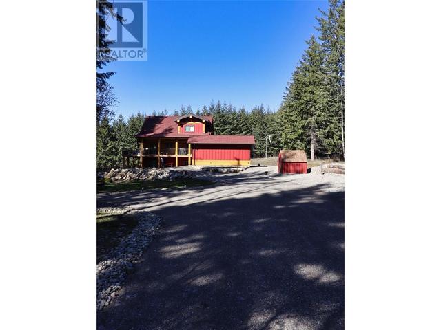 2589 Airstrip Road, House detached with 3 bedrooms, 3 bathrooms and 2 parking in Columbia Shuswap F BC | Image 4