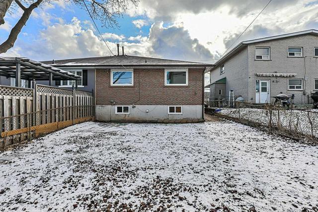 32 Tourmaline Dr, House semidetached with 3 bedrooms, 1 bathrooms and 3 parking in Toronto ON | Image 14