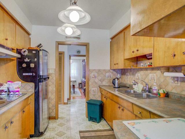 1423 Safeway Cres, House detached with 3 bedrooms, 3 bathrooms and 6 parking in Mississauga ON | Image 24