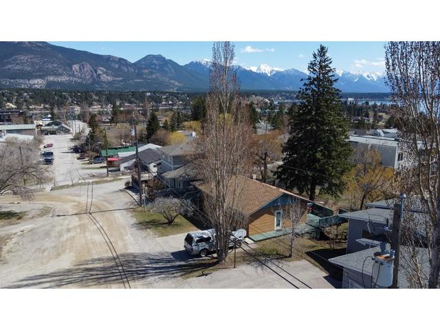 809 14th Street, House detached with 2 bedrooms, 2 bathrooms and null parking in Invermere BC | Image 47