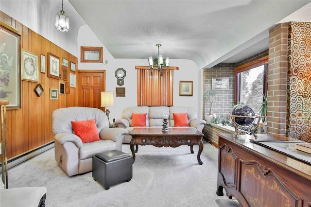 6 Parmbelle Cres, House detached with 3 bedrooms, 3 bathrooms and 8 parking in Toronto ON | Image 3