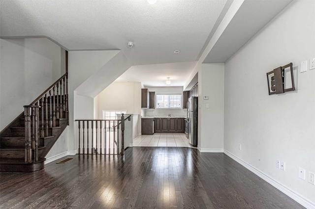 21 Abercove Clse, House attached with 2 bedrooms, 3 bathrooms and 2 parking in Brampton ON | Image 2