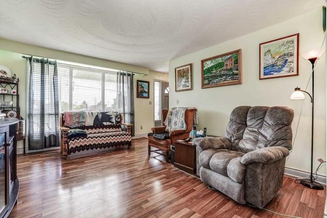 384 Rossland Rd E, House detached with 3 bedrooms, 2 bathrooms and 6 parking in Oshawa ON | Image 5