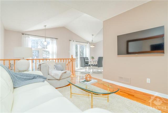 30 Gray Crescent, Townhouse with 3 bedrooms, 3 bathrooms and 3 parking in Ottawa ON | Image 8