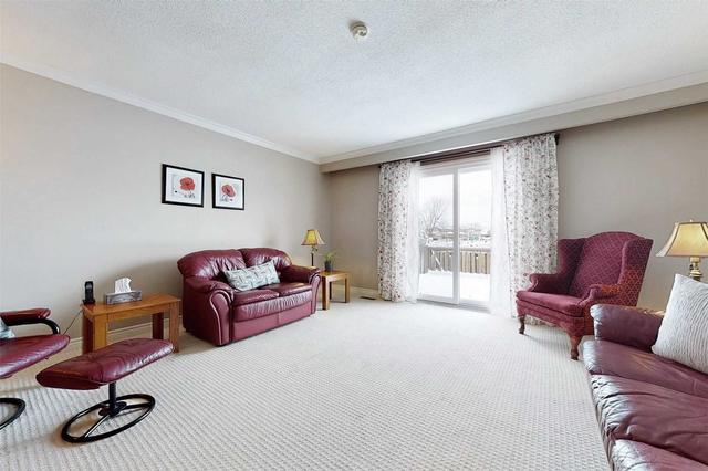 26 Ashurst Cres, House detached with 3 bedrooms, 2 bathrooms and 3 parking in Brampton ON | Image 6