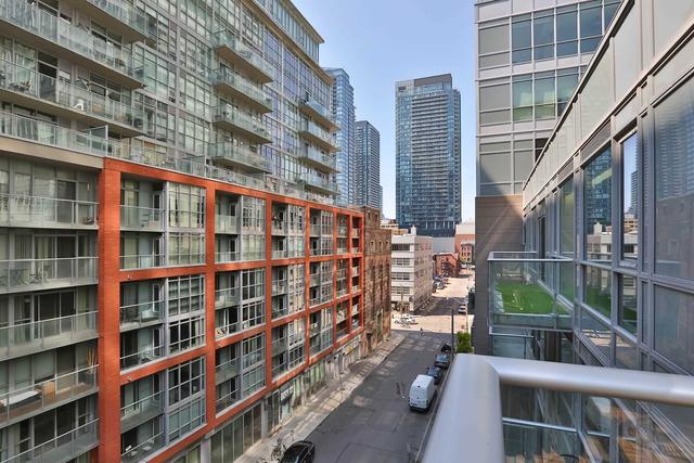 516 - 30 Nelson St, Condo with 1 bedrooms, 1 bathrooms and 1 parking in Toronto ON | Image 10