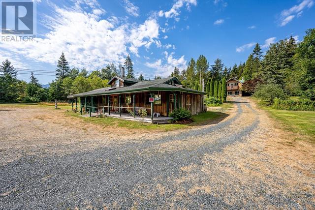 8185 Island Hwy S, House detached with 4 bedrooms, 4 bathrooms and 6 parking in Comox Valley A BC | Image 22