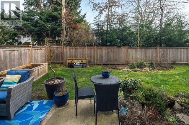 4 - 2923 Shelbourne St, House attached with 3 bedrooms, 3 bathrooms and 1 parking in Victoria BC | Image 35