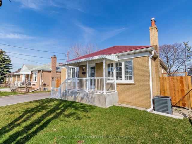 76 Cuffley Cres N, House detached with 3 bedrooms, 3 bathrooms and 6 parking in Toronto ON | Image 12