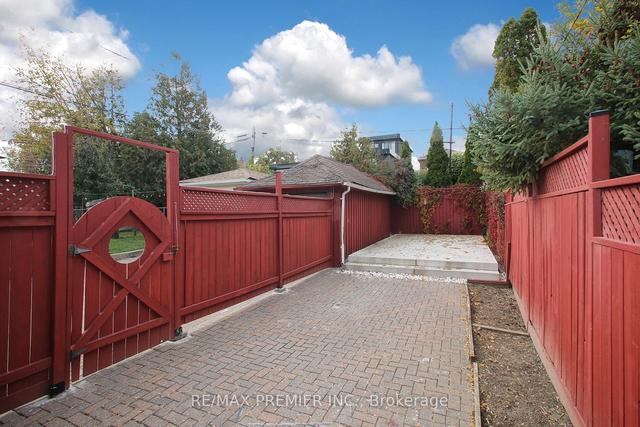 408 Northcliffe Blvd, House semidetached with 3 bedrooms, 2 bathrooms and 3 parking in Toronto ON | Image 25