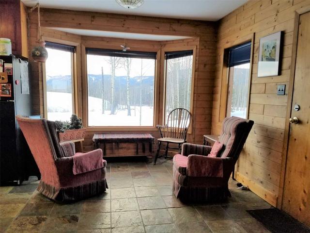 5061 Mcghee Rd, House detached with 4 bedrooms, 1 bathrooms and 22 parking in Cariboo J BC | Image 3