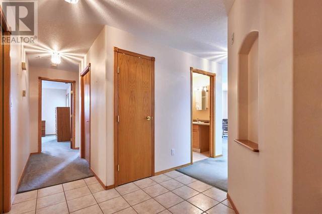 229, - 1182 Southview Drive Se, Condo with 2 bedrooms, 2 bathrooms and 1 parking in Medicine Hat AB | Image 4