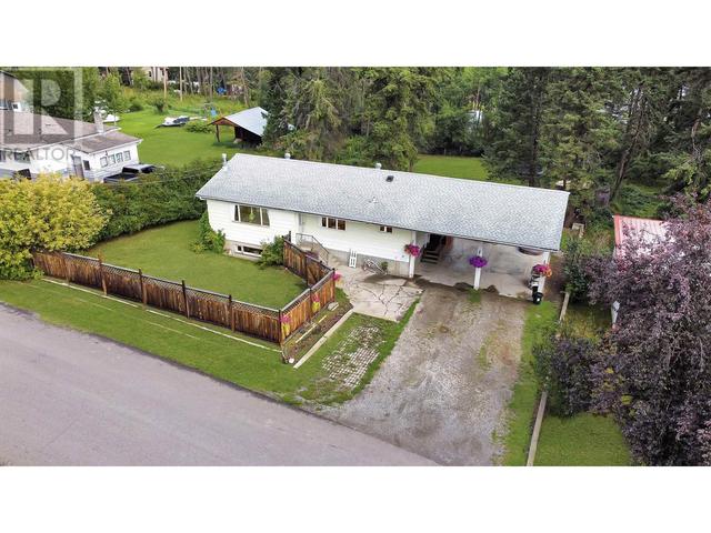 112 Conrad Crescent, House detached with 4 bedrooms, 2 bathrooms and null parking in Cariboo E BC | Image 2