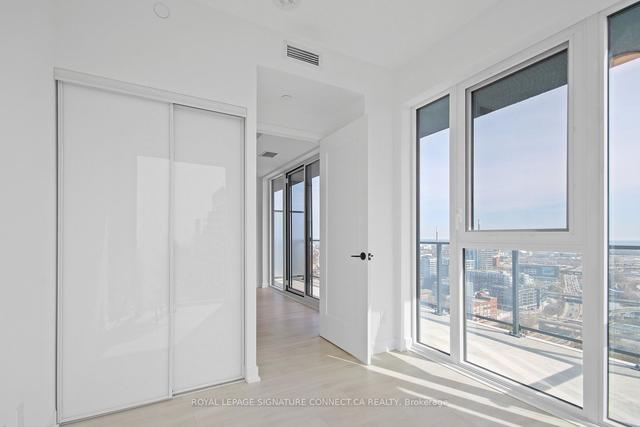 2505 - 5 Defries St, Condo with 3 bedrooms, 2 bathrooms and 1 parking in Toronto ON | Image 9