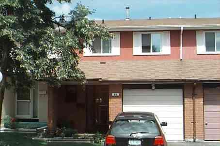 80 Carisbrooke Crt, Townhouse with 3 bedrooms, 3 bathrooms and 1 parking in Brampton ON | Image 1