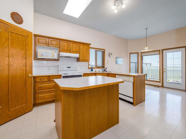315 Edgebrook Rise Nw, House detached with 3 bedrooms, 3 bathrooms and 4 parking in Calgary AB | Image 6