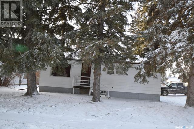 301 2nd Avenue, House detached with 3 bedrooms, 1 bathrooms and null parking in Cudworth SK | Image 2