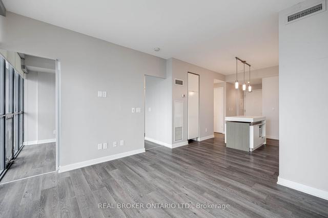 3903 - 110 Charles St E, Condo with 1 bedrooms, 1 bathrooms and 1 parking in Toronto ON | Image 5