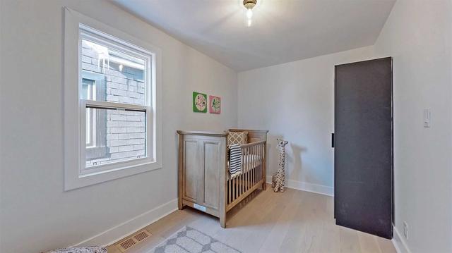 172 Queensdale Ave, House semidetached with 3 bedrooms, 2 bathrooms and 0 parking in Toronto ON | Image 21