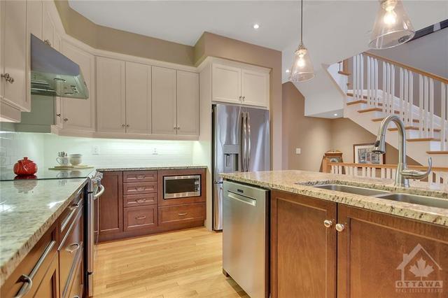 447 Kilspindie Ridge, Townhouse with 3 bedrooms, 4 bathrooms and 3 parking in Ottawa ON | Image 14