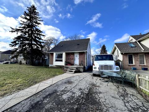 784 Upper Gage Ave, House detached with 3 bedrooms, 1 bathrooms and 5 parking in Hamilton ON | Card Image