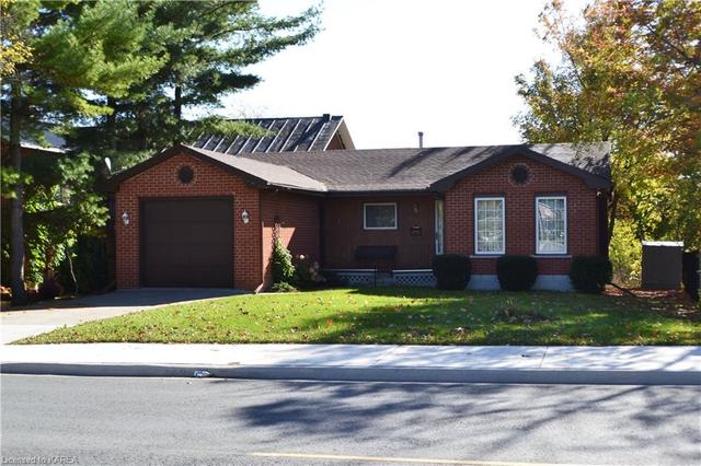 224 Dundas Street W, House detached with 3 bedrooms, 2 bathrooms and 3 parking in Greater Napanee ON | Image 2