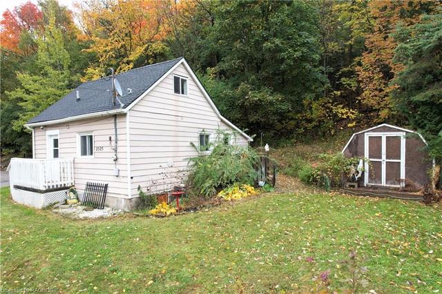 2525 3rd Avenue E, House detached with 2 bedrooms, 1 bathrooms and 2 parking in Owen Sound ON | Image 1