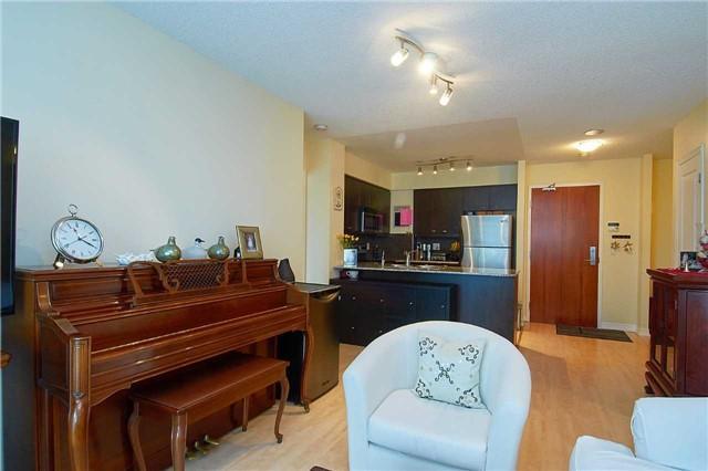 508 - 1403 Royal York Rd, Condo with 2 bedrooms, 2 bathrooms and 1 parking in Toronto ON | Image 8