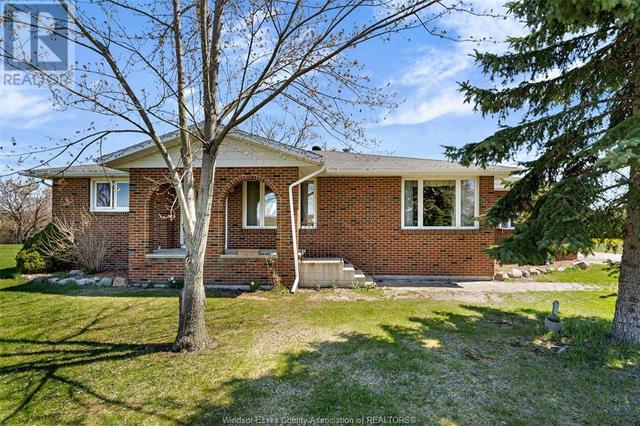 278 County Rd 27 East, House detached with 5 bedrooms, 2 bathrooms and null parking in Kingsville ON | Image 2