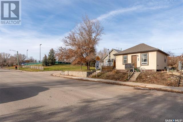 964 Athabasca Street W, House detached with 2 bedrooms, 1 bathrooms and null parking in Moose Jaw SK | Image 24