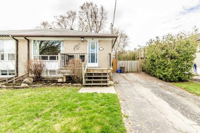 82 Raylawn Cres, House semidetached with 3 bedrooms, 1 bathrooms and 2 parking in Halton Hills ON | Image 1