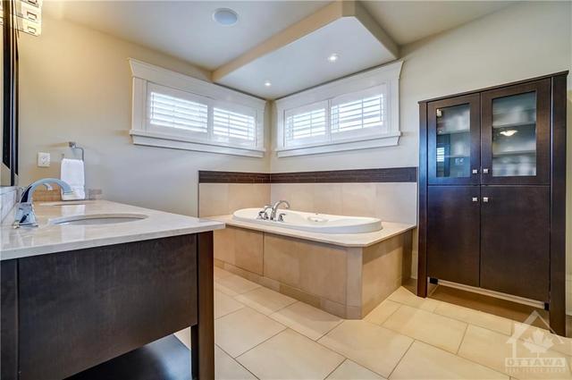 315 Amita Crescent, House detached with 4 bedrooms, 4 bathrooms and 4 parking in Ottawa ON | Image 21