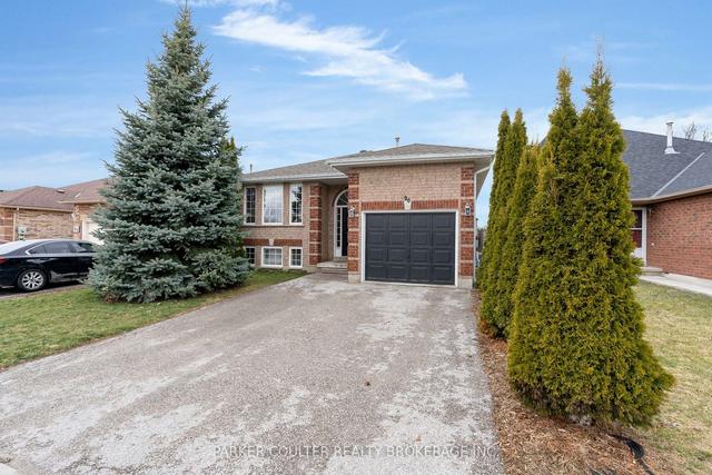90 Larkin Dr, House detached with 2 bedrooms, 2 bathrooms and 3 parking in Barrie ON | Image 1