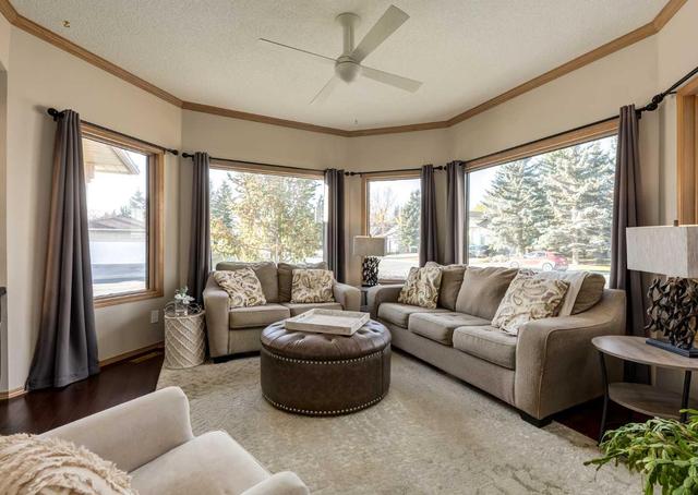 1414 Shawnee Drive Sw, House detached with 4 bedrooms, 3 bathrooms and 5 parking in Calgary AB | Image 5