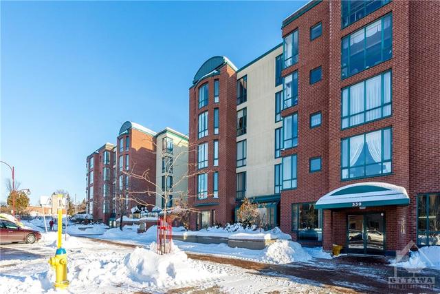 201 - 330 Centrum Boulevard, Condo with 3 bedrooms, 2 bathrooms and 1 parking in Ottawa ON | Image 1