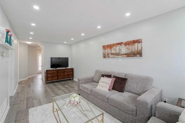 76 Cedarwood Cres, House attached with 3 bedrooms, 3 bathrooms and 3 parking in Brampton ON | Image 32