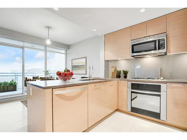 406 - 15152 Russell Avenue, Condo with 2 bedrooms, 2 bathrooms and 1 parking in White Rock BC | Image 9