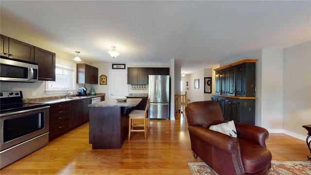 6 Marsh Crt, House detached with 3 bedrooms, 2 bathrooms and 5 parking in Kawartha Lakes ON | Image 6