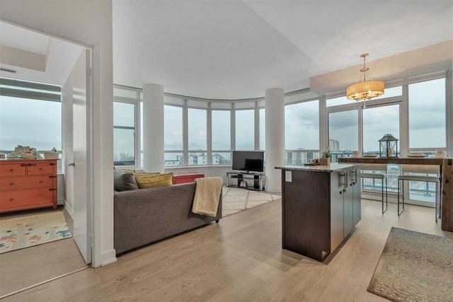 805 - 11 Superior Ave, Condo with 2 bedrooms, 2 bathrooms and 1 parking in Toronto ON | Image 24