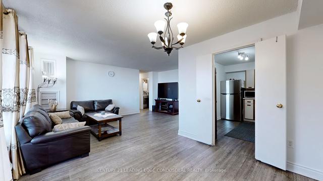 806 - 120 Dundalk Dr, Condo with 2 bedrooms, 1 bathrooms and 1 parking in Toronto ON | Image 2