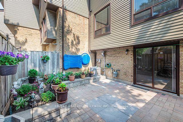 20 - 20 Carleton Pl, Townhouse with 3 bedrooms, 2 bathrooms and 3 parking in Brampton ON | Image 9