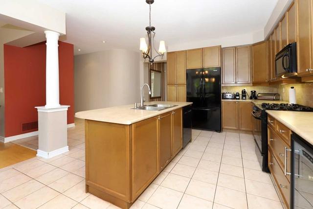 1229 Agram Dr, House attached with 3 bedrooms, 4 bathrooms and 4 parking in Oakville ON | Image 3