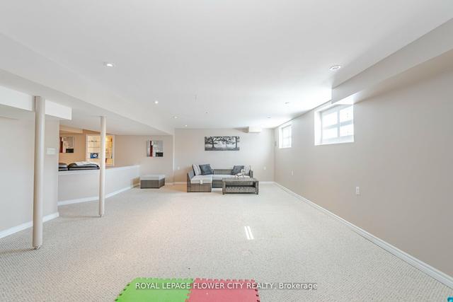 1633 Docking Crt, House detached with 4 bedrooms, 4 bathrooms and 6 parking in Oshawa ON | Image 27