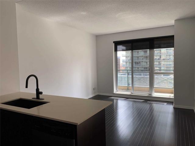805 - 35 Hayden St, Condo with 2 bedrooms, 2 bathrooms and 1 parking in Toronto ON | Image 4