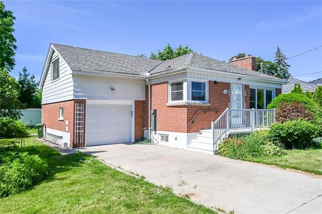 1606 Lucerne Avenue S, House detached with 5 bedrooms, 3 bathrooms and 3 parking in Hamilton ON | Image 2