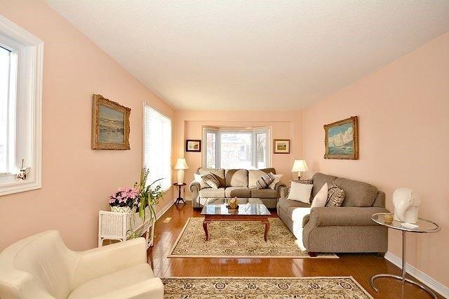 773 Playter Cres, Townhouse with 3 bedrooms, 3 bathrooms and 1 parking in Newmarket ON | Image 2