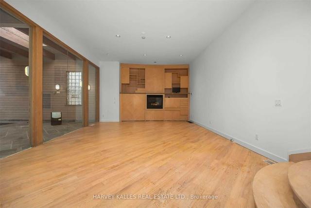 39 Burton Rd, House detached with 4 bedrooms, 7 bathrooms and 5 parking in Toronto ON | Image 2